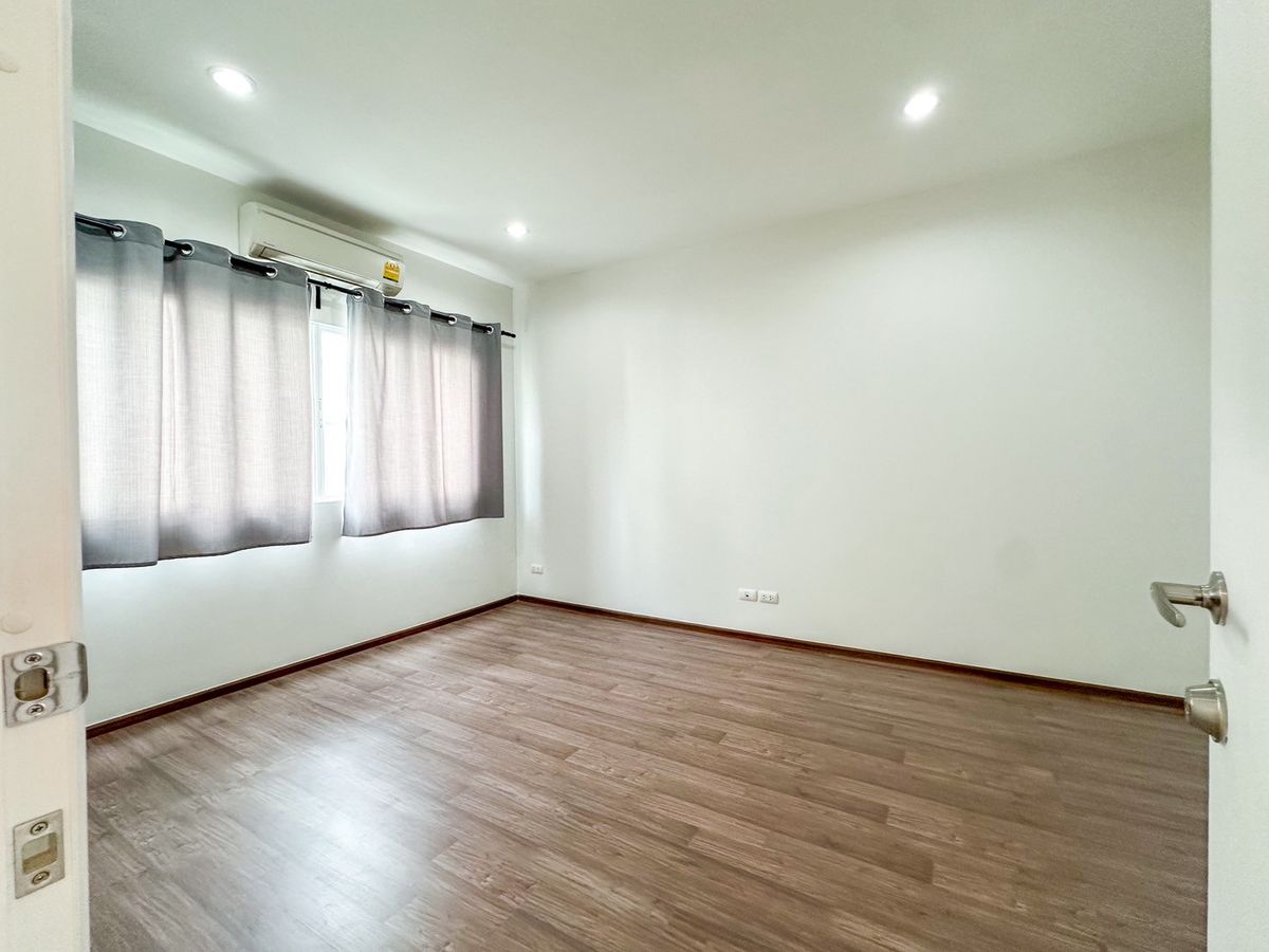 For SaleTownhomePattanakan, Srinakarin : 🏡✨ Patio Phatthanakan 38 Renovate! Beautiful built -in kitchen! There are all air conditioners! ✨🏡