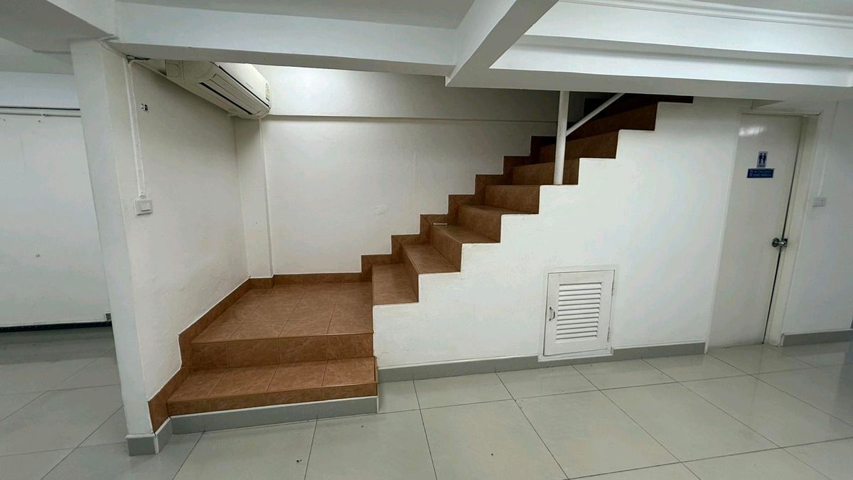 For SaleShop HouseSukhumvit, Asoke, Thonglor : Commercial Building for Sale – Ekkamai4 Floors | Fully Renovated | Land 17.2 sq.wah | THB 17 Million