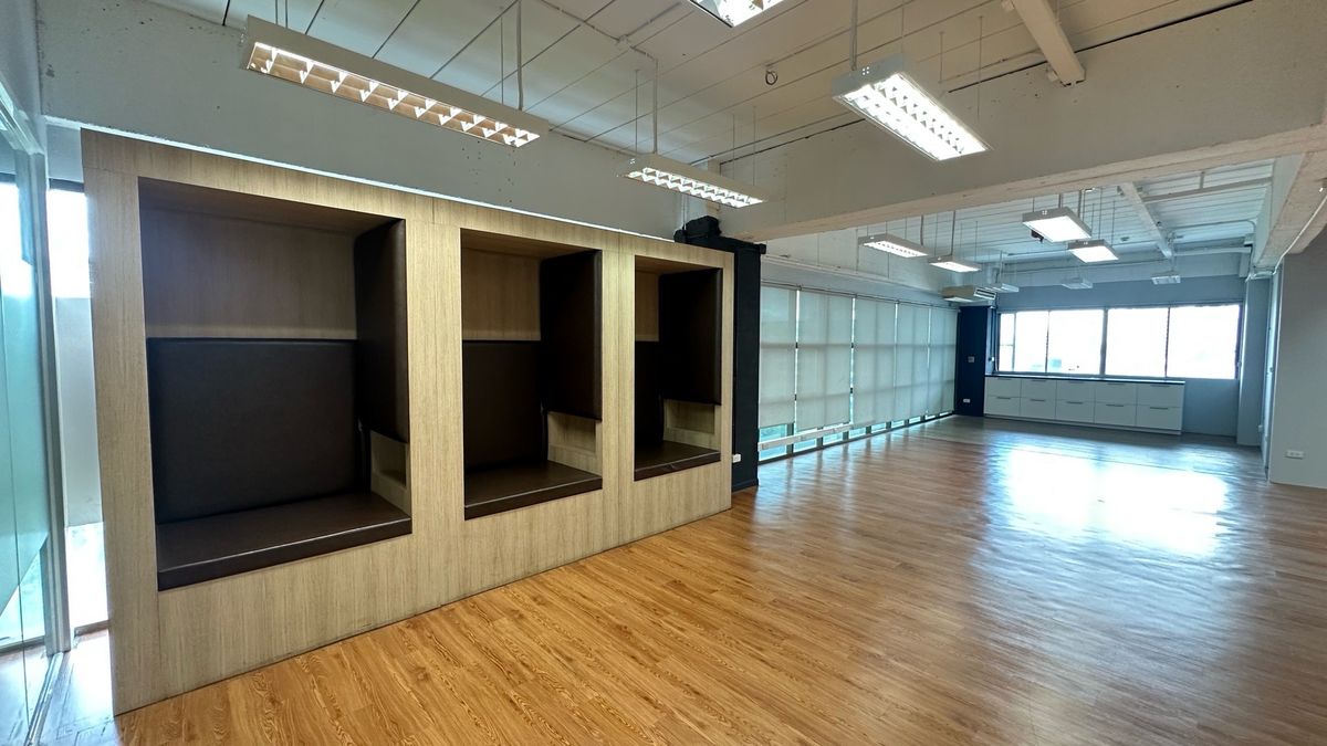 For RentOfficeSukhumvit, Asoke, Thonglor : 🏢 Office Space for Rent, 320 sq.m. in Thonglor