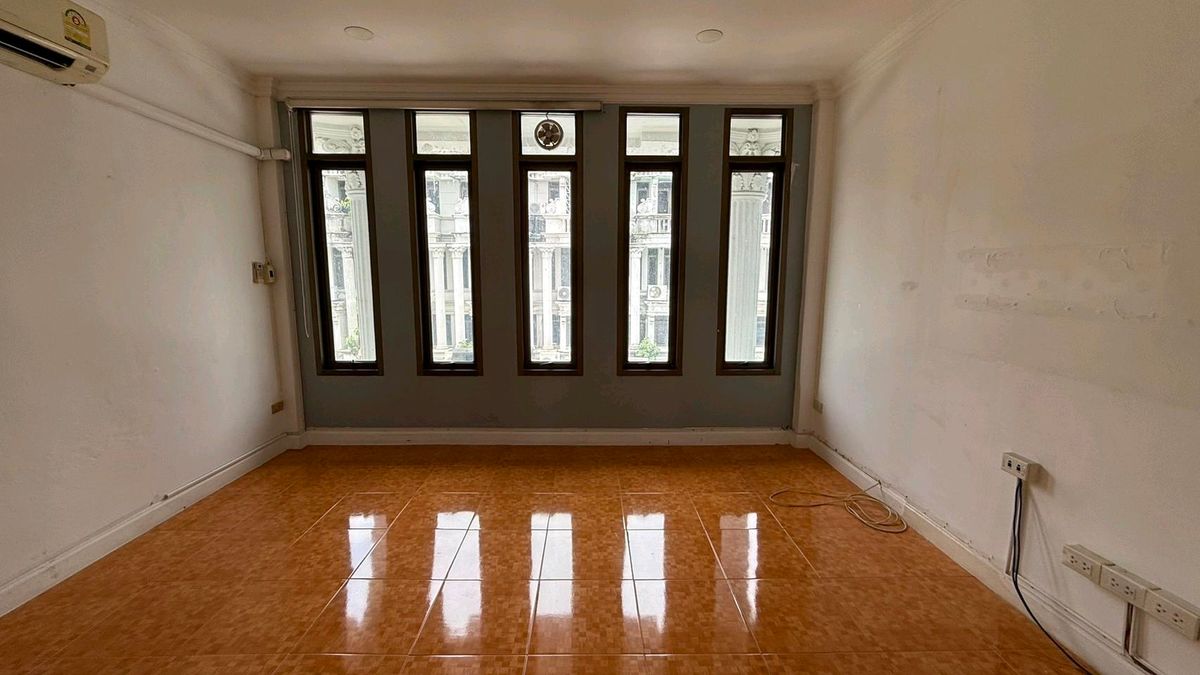 For SaleShop HouseSukhumvit, Asoke, Thonglor : Commercial Building for Sale – Ekkamai4 Floors | Fully Renovated | Land 17.2 sq.wah | THB 17 Million