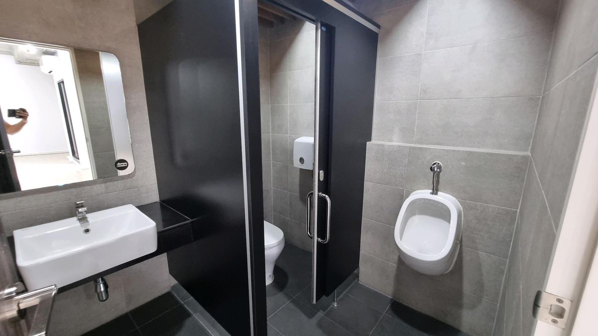 For RentOfficeSukhumvit, Asoke, Thonglor : Office 87 square meters for rent Thonglor is ready to use. There is a bathroom.