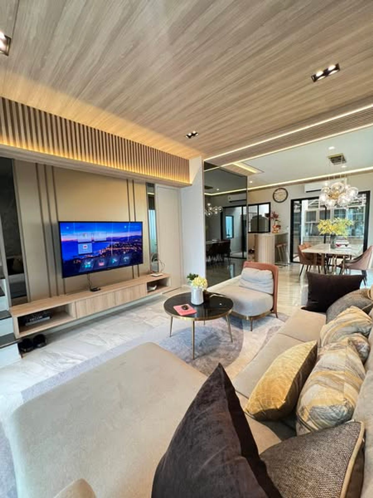 ให้เช่าทาวน์โฮมนวมินทร์ รามอินทรา : ให้เช่า บ้านทาวน์โฮม 3 ชั้น 𝐏𝐫𝐞𝐦𝐢𝐮𝐦 𝐏𝐥𝐚𝐜𝐞 พหลโยธิน-รามอินทรา บ้านตัวอย่างแต่งLuxury ไม่มีใครอยู่มาก่อน