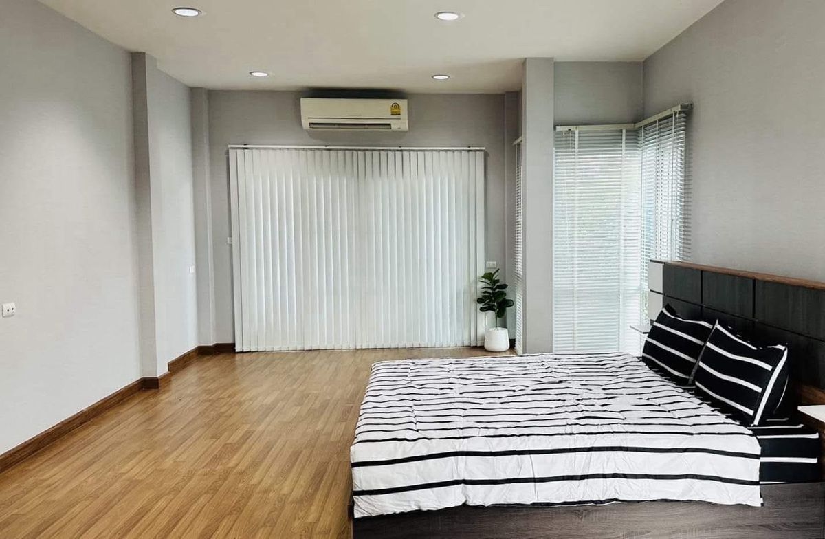 บ้านปทุมธานี รังสิต ธรรมศาสตร์ : 📢👇ขายพร้อมผู้เช่า ถึง มีนาคม 69 บ้านในสนามกอล์ฟธัญญะ ใกล้ทางขึ้น-ลงทางด่วน และถนนลำลูกกา ❌ไม่อนุญาตให้เลี้ยงสัตว์ กรณีเช่า