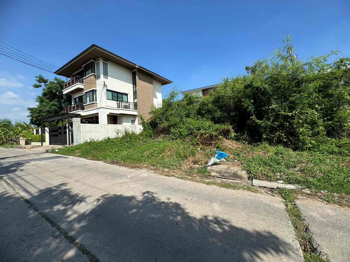 ขายที่ดินพัฒนาการ ศรีนครินทร์ : ขายถูกที่ดิน ซ.พัฒนาการ 69 แยก 2 แปลงมุมติดถนน 3 ด้าน *ราคาต่อรองได้ (N.601)