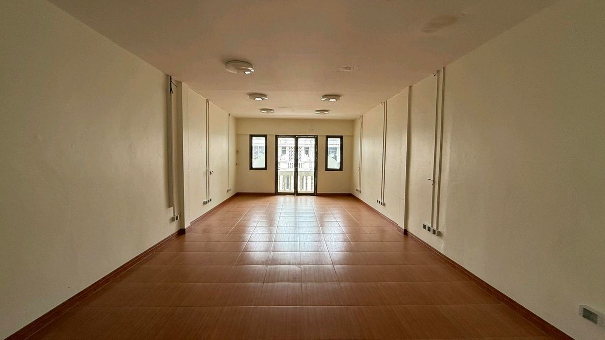 For SaleShop HouseSukhumvit, Asoke, Thonglor : Commercial Building for Sale – Ekkamai4 Floors | Fully Renovated | Land 17.2 sq.wah | THB 17 Million