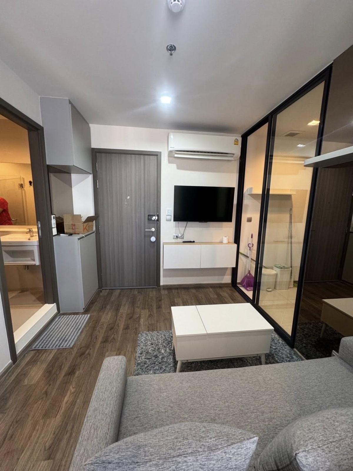 ขายคอนโดลาดพร้าว เซ็นทรัลลาดพร้าว : 03/04/2026, รวมค่าโอนคอนโด Life Ladprao Valley 2 ห้องนอน ใกล้ BTS/MRT 
เพียง 4.69 ล้าน ที่พักใจกลางลาดพร้าว สะดวกครบทุกไลฟ์สไตล์! 0642748883