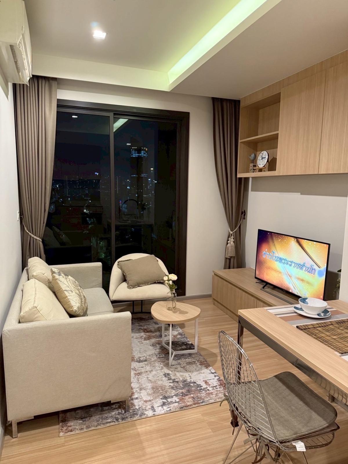 ให้เช่าคอนโดสะพานควาย จตุจักร : 03/04/2026, เช่าคอนโด 2 ห้องนอน M Jatujak ใกล้ BTS/MRT 
พร้อมสิ่งอำนวยความสะดวกครบ เต็มที่ทุกไลฟ์สไตล์! 0642748883