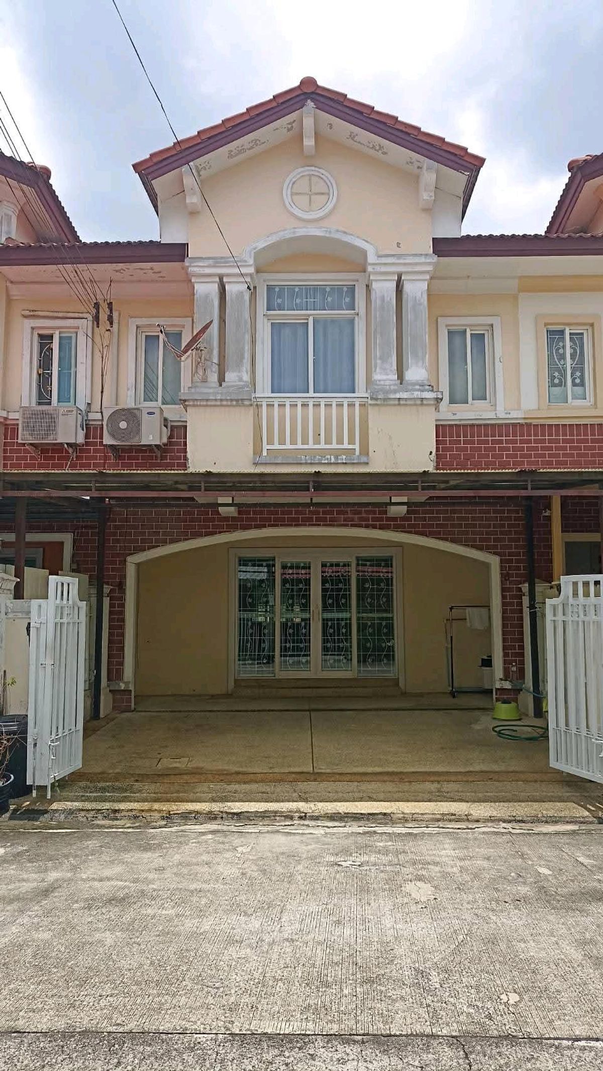 ให้เช่าทาวน์โฮมบางแค เพชรเกษม : 📍 ทำเล: เดินทางสะดวก ใกล้ถนนเพชรเกษม, ห้างสรรพสินค้า, โรงเรียน, โรงพยาบาล