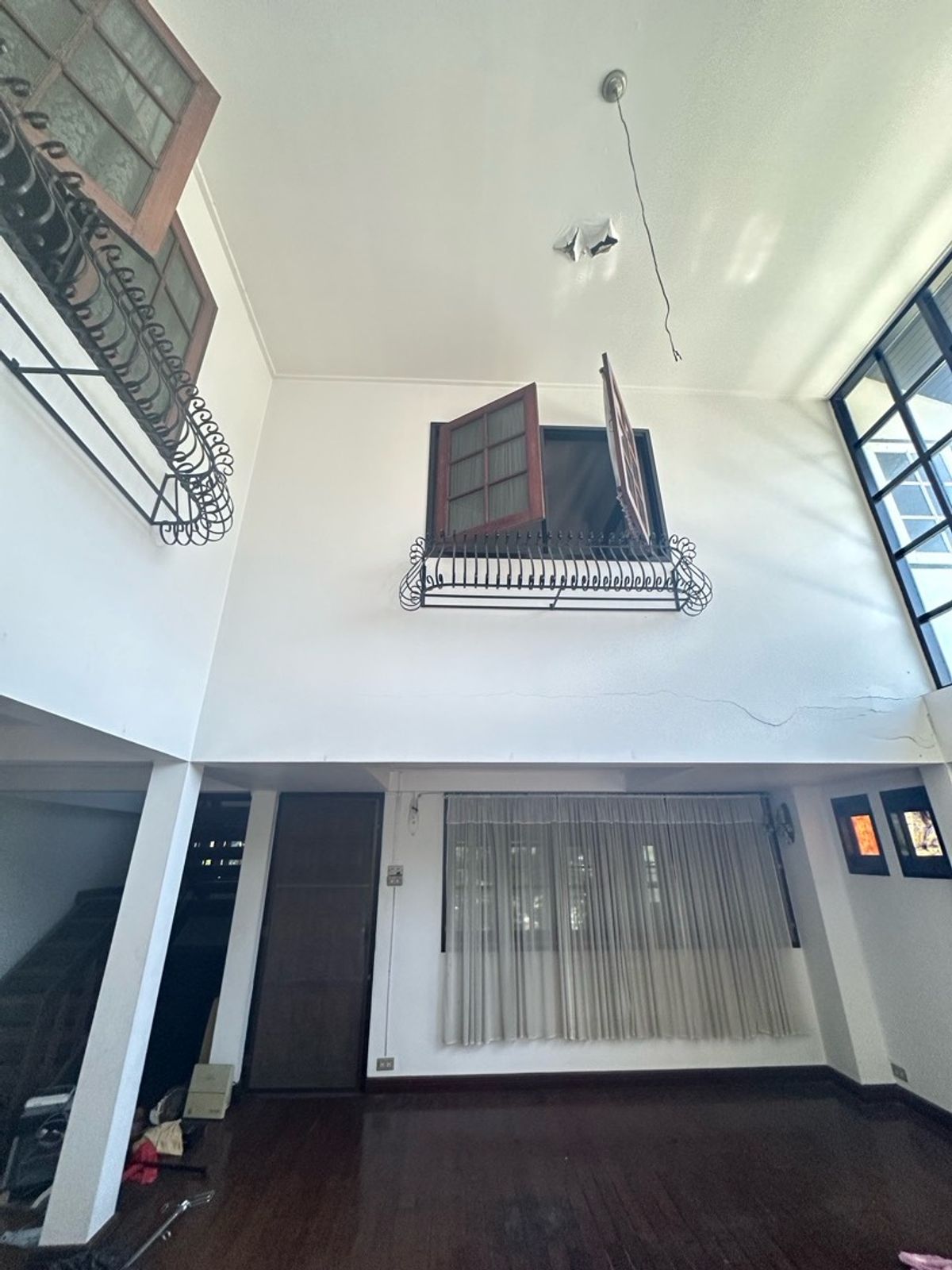 ขายที่ดินรัชดา ห้วยขวาง : ขายที่ดิน ทำเลใจกลางเมือง  ดินแดง ห้วยขวาง สุทธิสาร  ใกล้ ม. หอการค้า และสถานีวิทยุโทรทัศน์ช่อง 11 กรมประชาสัมพันธ์ ทำเลดี เข้าออกได้หลายทาง