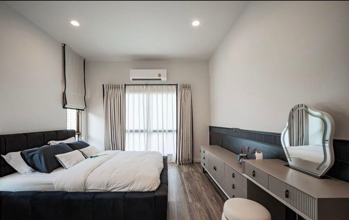 HousePattanakan, Srinakarin : Rent a detached house, Brasiri University, Krungthep Kreetha, beautiful back, ready to be near The Mall Bangkapi. Interested in Atline.@841QLNR