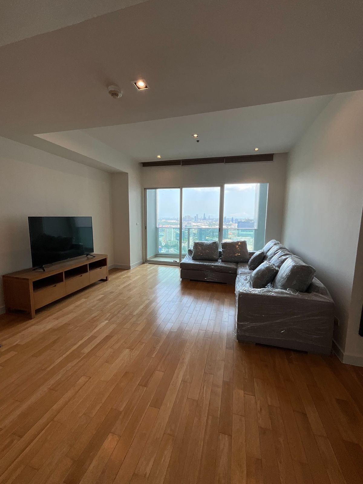 ให้เช่าคอนโดสุขุมวิท อโศก ทองหล่อ : (for rent) Millennium Residence ใกล้แยกอโศก, BTS อโศก และ MRT สุขุมวิท