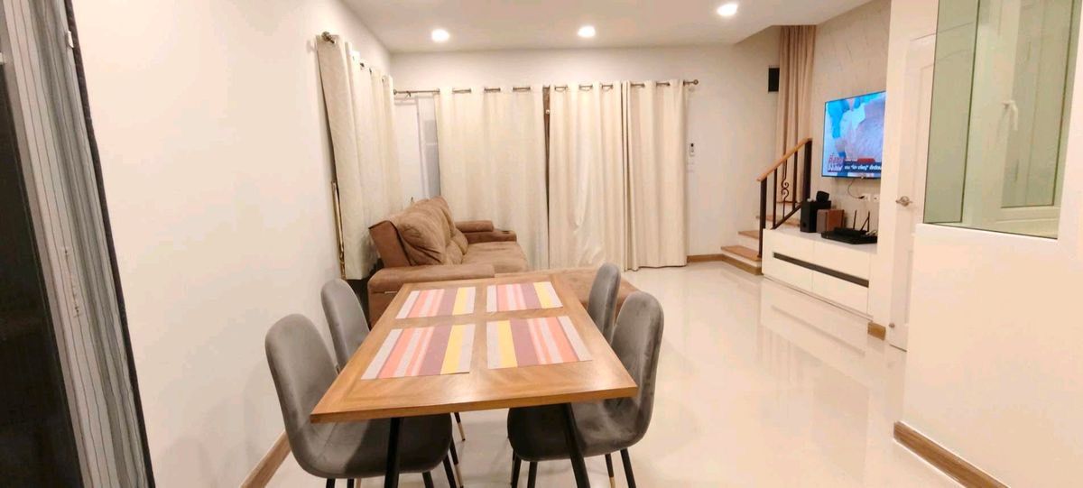 ให้เช่าทาวน์โฮมสมุทรปราการ สำโรง : ทาวน์เฮ้าส์ให้เช่า 🔥 Evercity Srinakarin-Namdaeng 🔥 3 ห้องนอน 3 ห้องน้ำ เฟอร์นิเจอร์ และ เครื่องใช้ไฟฟ้าครบ 