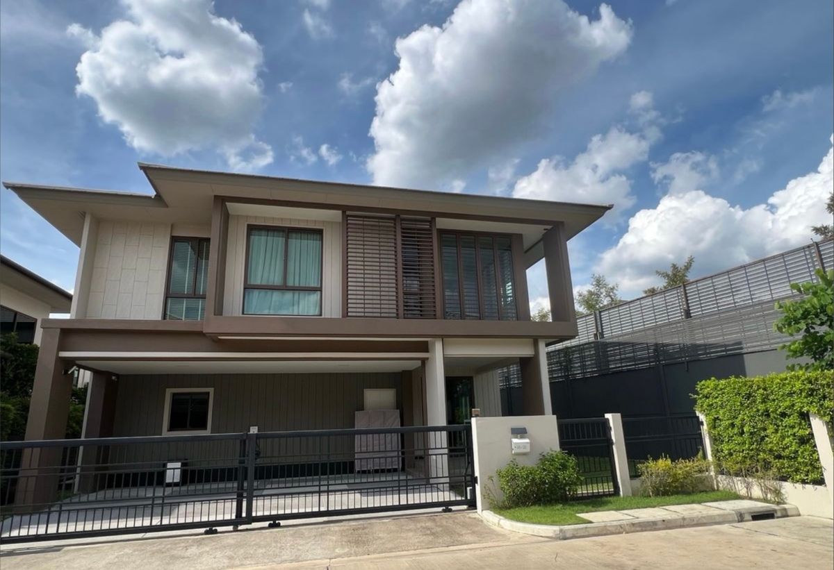 HousePattanakan, Srinakarin : Rent a detached house, Brasiri University, Krungthep Kreetha, beautiful back, ready to be near The Mall Bangkapi. Interested in Atline.@841QLNR