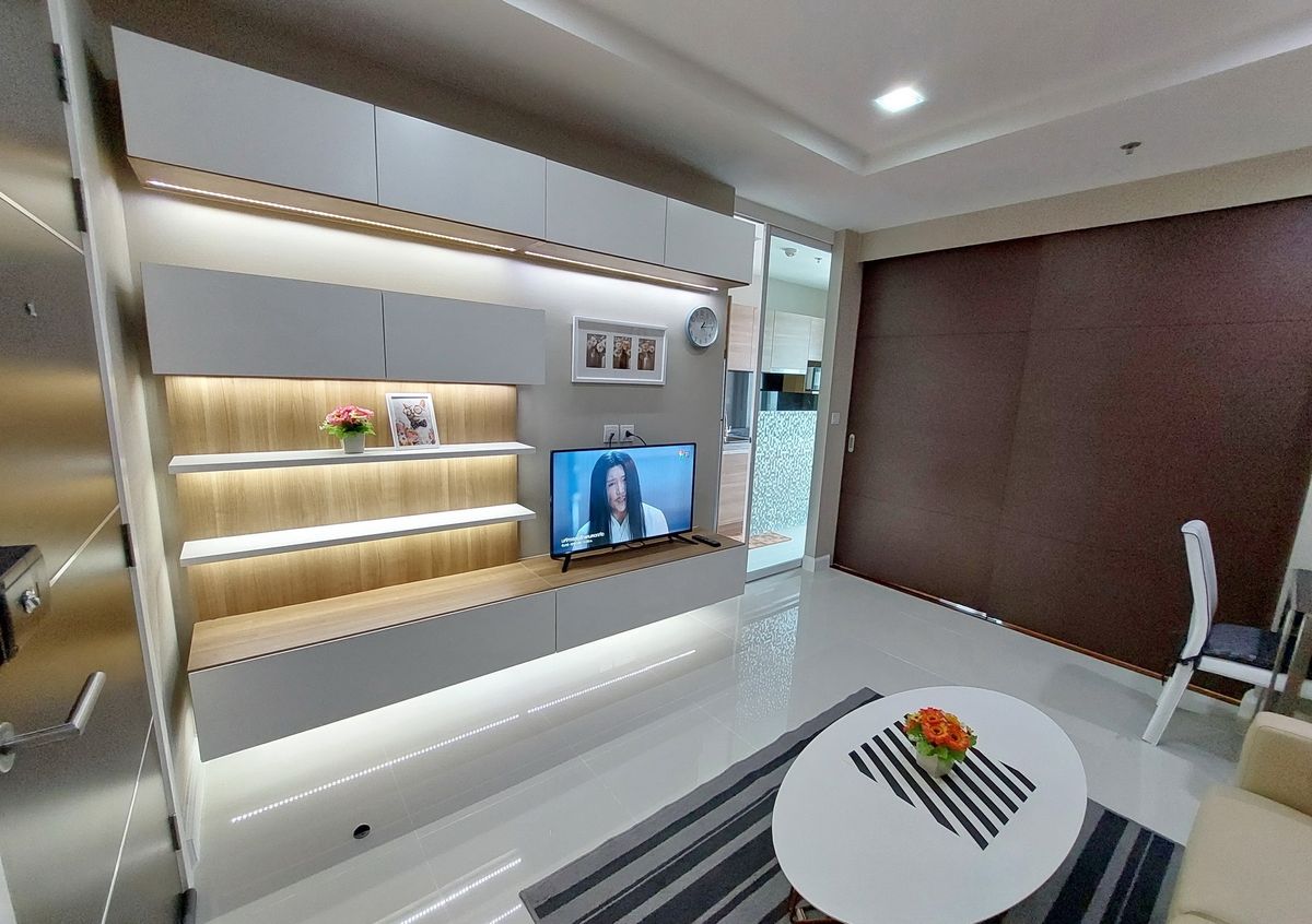 For RentCondoSamut Prakan,Samrong : For rent 📍 The Metropolis Samrong Interchange 📍Convenient transportation, near BTS Samrong, fully furnished and equipped with appliances.