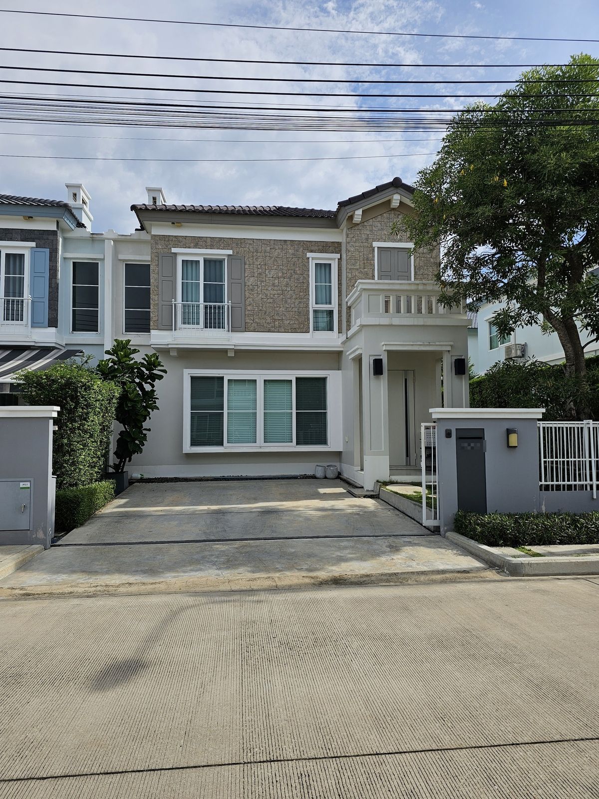 For RentHouseBangna, Bearing, Lasalle : SEMI-DETACED HOUSE NEAR MEGA BANGNA Anya Bangna-Ramkhamhaeng 2 🐶🐱 Pet Friendly