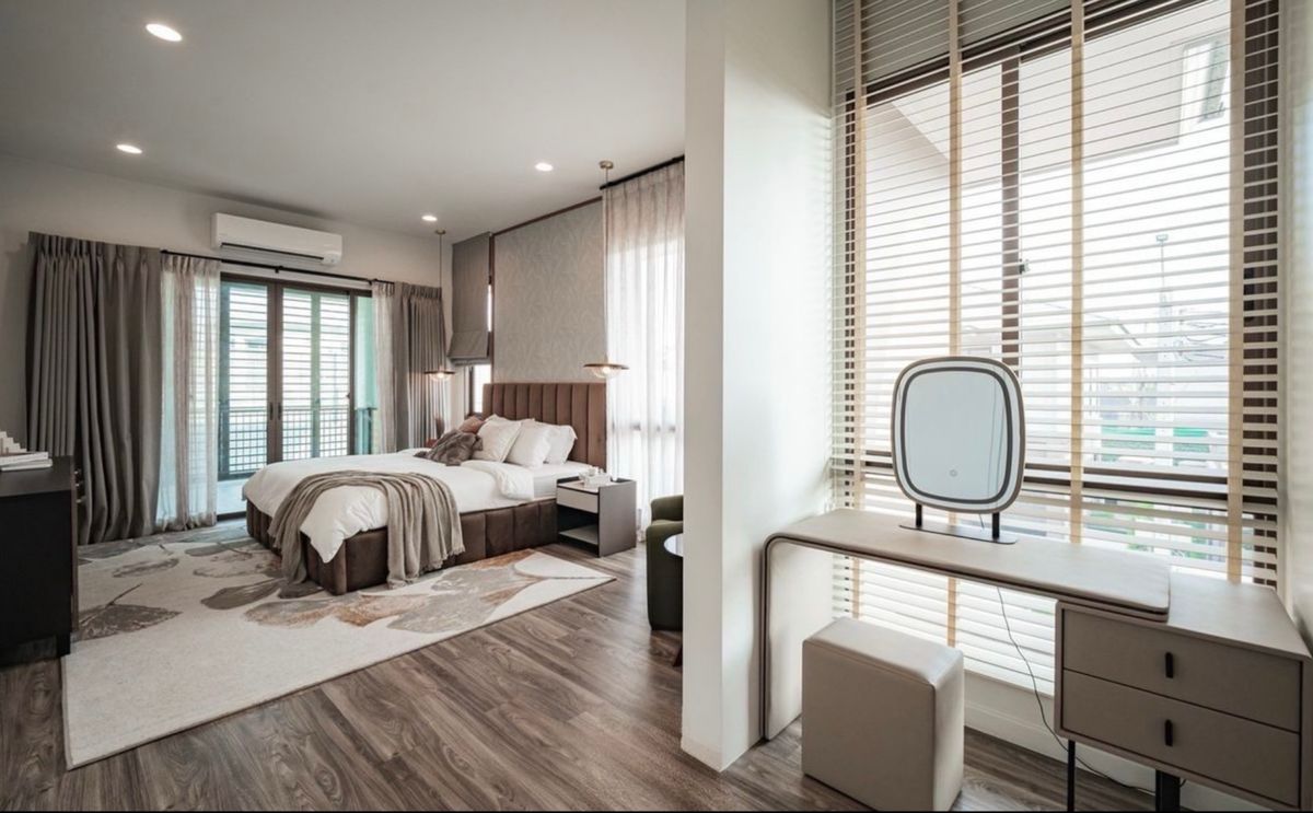 HousePattanakan, Srinakarin : Rent a detached house, Brasiri University, Krungthep Kreetha, beautiful back, ready to be near The Mall Bangkapi. Interested in Atline.@841QLNR