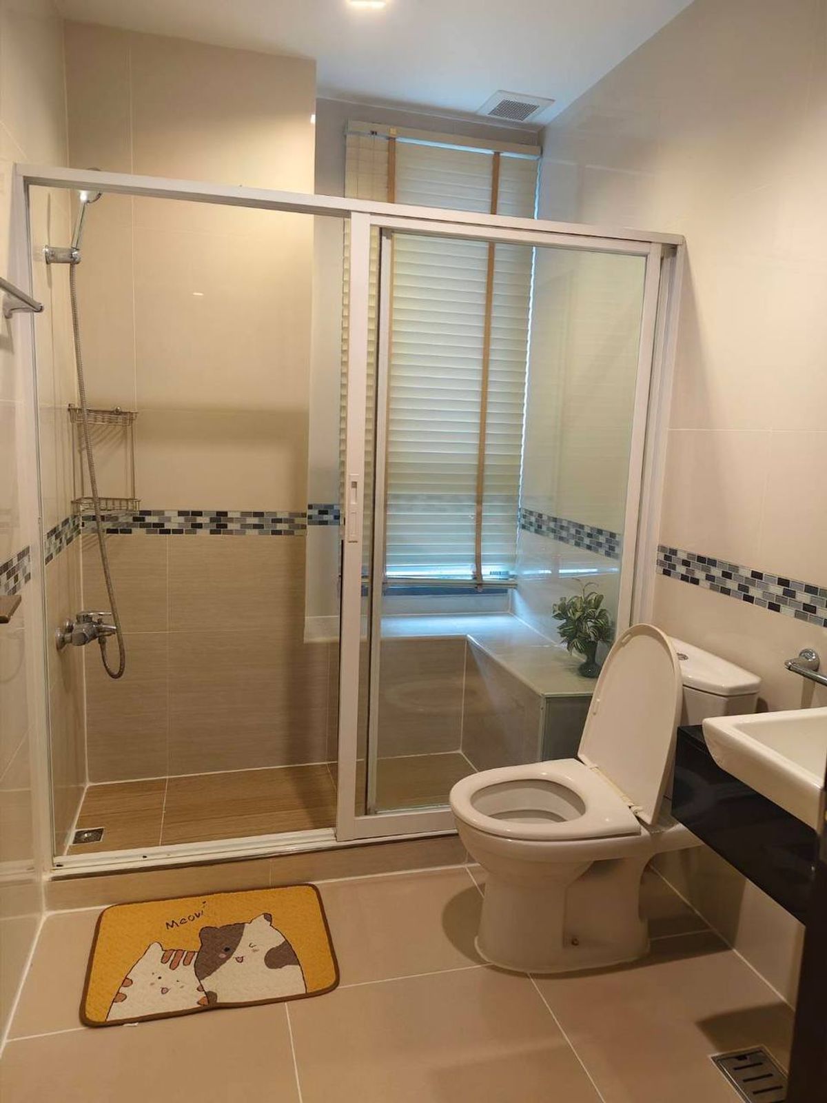 For SaleCondoRatchathewi,Phayathai : Ideo Q Phayathai【𝐒𝐄𝐋𝐋 & 𝐑𝐄𝐍𝐓】🔥Dark tones with character, cool from every angle, with stylishly selected furniture🔥  Contact Line ID: @hacondo