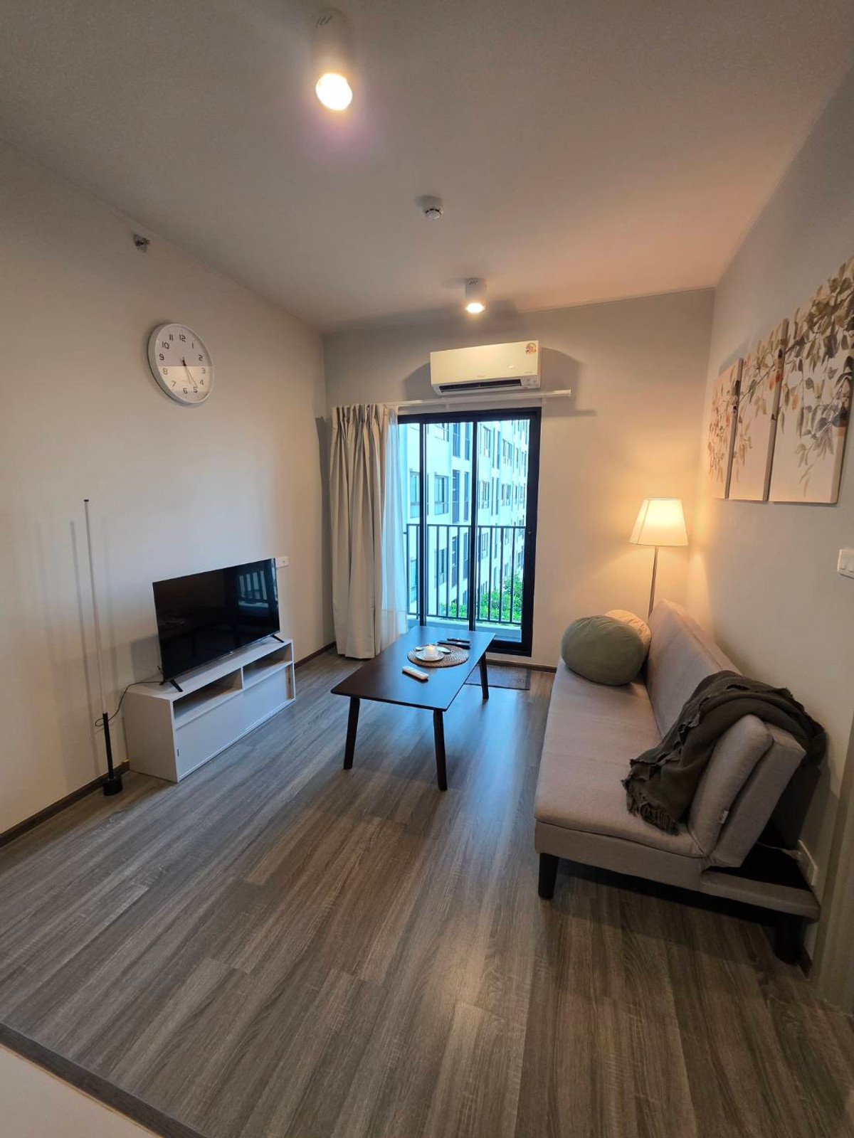 For RentCondoSeri Thai, Ramkhamhaeng Nida : Near MRT Lam Sali Intersection 50 m.* and The Mall Bangkapi 550 m.