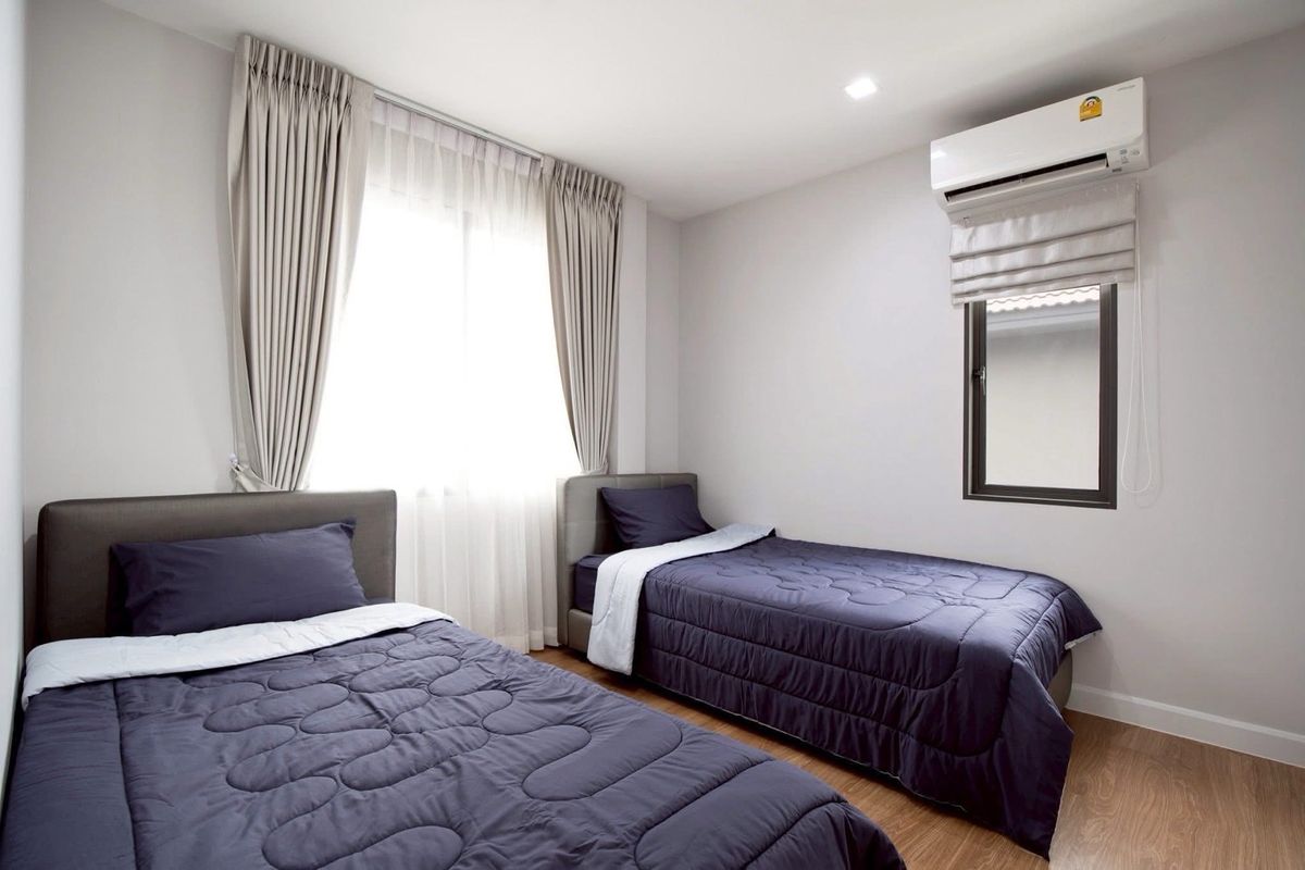 For RentHouseMin Buri, Romklao : The most worthwhile rental house of the Venue Rama 9 project after the special corner is like at home every day. The area is 50.5 sq.w. | Using 213 sq.m. Rowen house style | 4 bedrooms | 3 bathrooms | Parking 2 cars