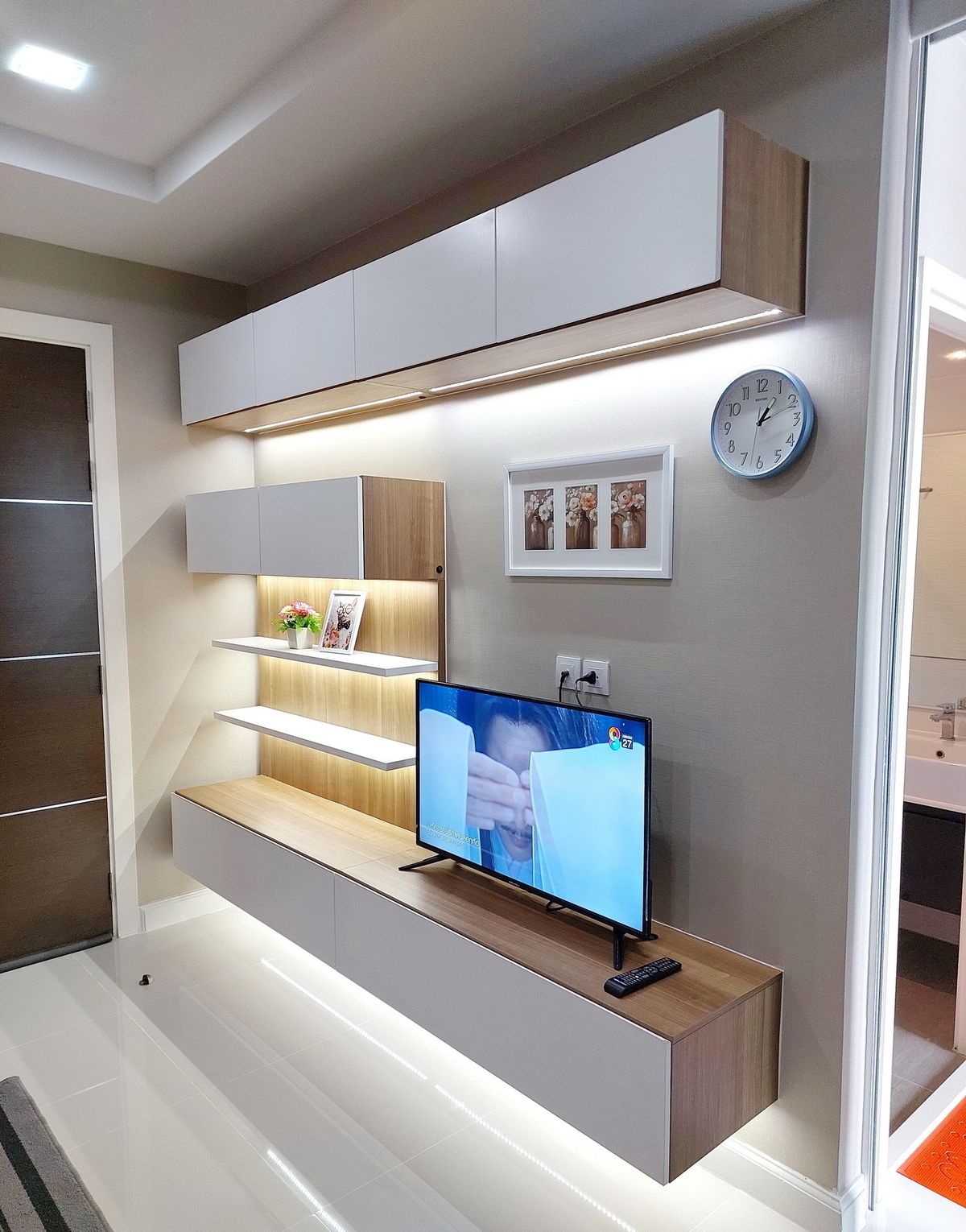 For RentCondoSamut Prakan,Samrong : For rent 📍 The Metropolis Samrong Interchange 📍Convenient transportation, near BTS Samrong, fully furnished and equipped with appliances.