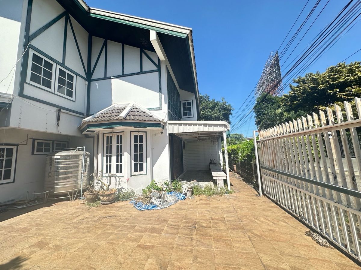 ขายที่ดินรัชดา ห้วยขวาง : ขายที่ดิน ทำเลใจกลางเมือง  ดินแดง ห้วยขวาง สุทธิสาร  ใกล้ ม. หอการค้า และสถานีวิทยุโทรทัศน์ช่อง 11 กรมประชาสัมพันธ์ ทำเลดี เข้าออกได้หลายทาง