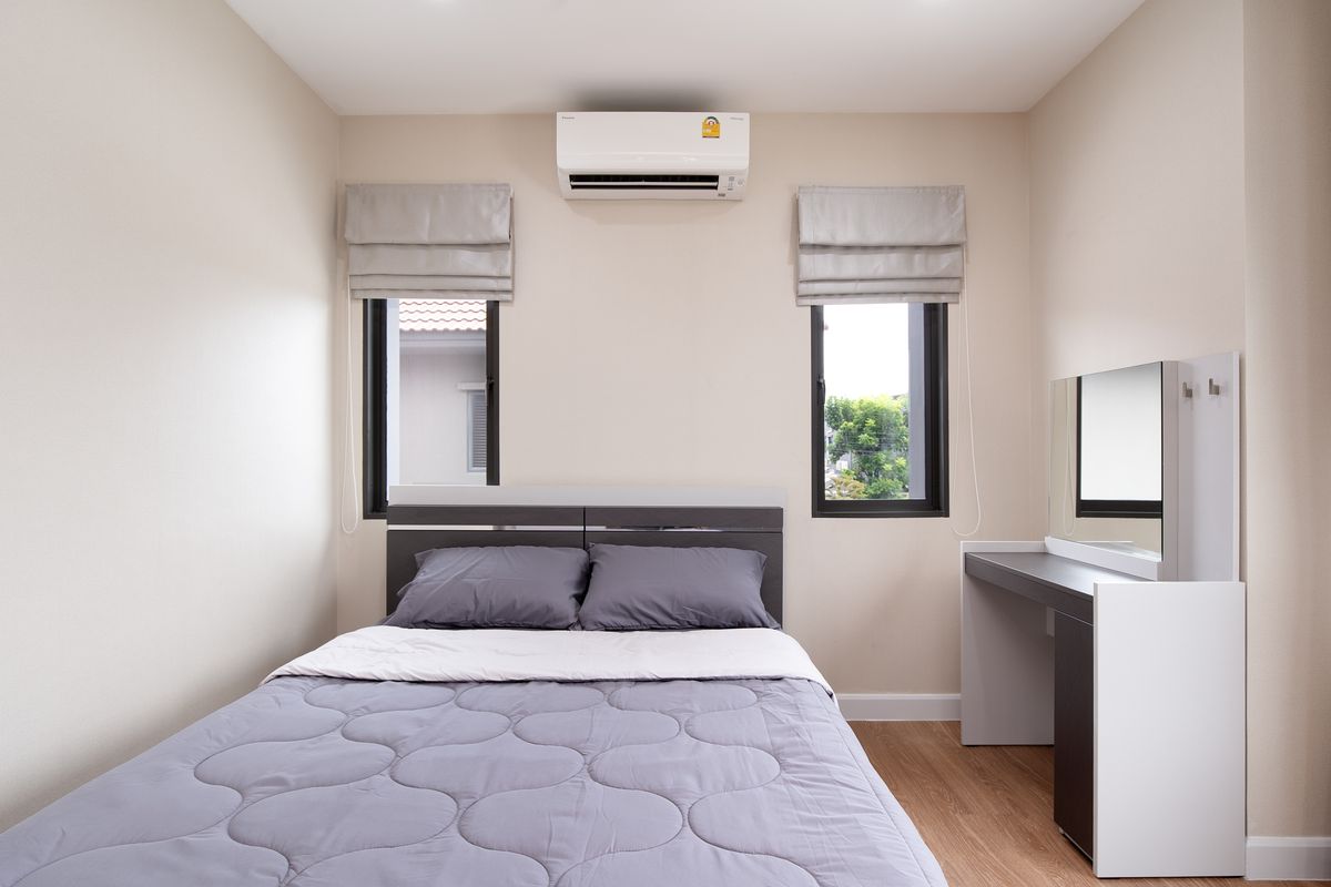 For RentHouseMin Buri, Romklao : For Rent Single House at Venue Rama 9 Corner unit, pool view with fully furnished and ready to move in.