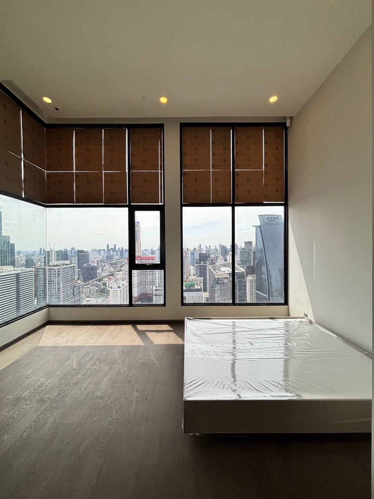 For SaleCondoRatchathewi,Phayathai : 🔥 Urgent !! Register to watch the project 🔥Park Origin Ratchathew (3 bedrooms, 2 bathrooms, 95 sq.m.) only 27 MB !! Tel.0922635410 (Earth)