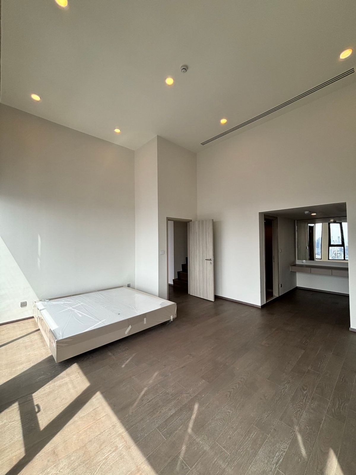 For SaleCondoRatchathewi,Phayathai : 🔥 Urgent !! Register to watch the project 🔥Park Origin Ratchathew (3 bedrooms, 2 bathrooms, 95 sq.m.) only 27 MB !! Tel.0922635410 (Earth)