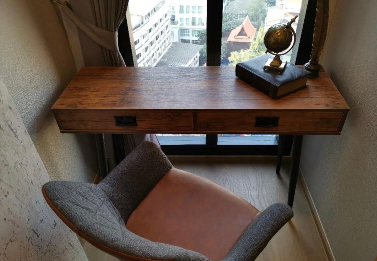 For SaleCondoSiam Paragon ,Chulalongkorn,Samyan : Sell Ashton Chula - Silom, beautiful, good location near MRT Sam Yan. Interested in Atline.@841QLNR