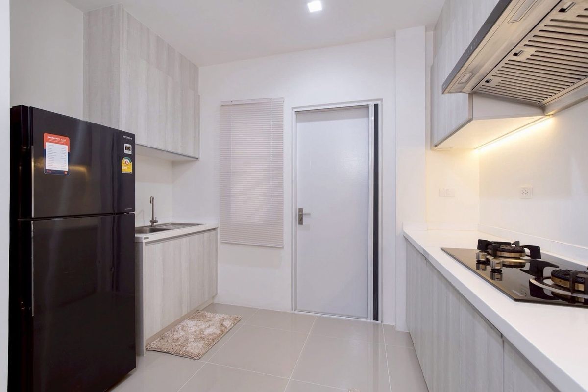 For RentHouseMin Buri, Romklao : The most worthwhile rental house of the Venue Rama 9 project after the special corner is like at home every day. The area is 50.5 sq.w. | Using 213 sq.m. Rowen house style | 4 bedrooms | 3 bathrooms | Parking 2 cars