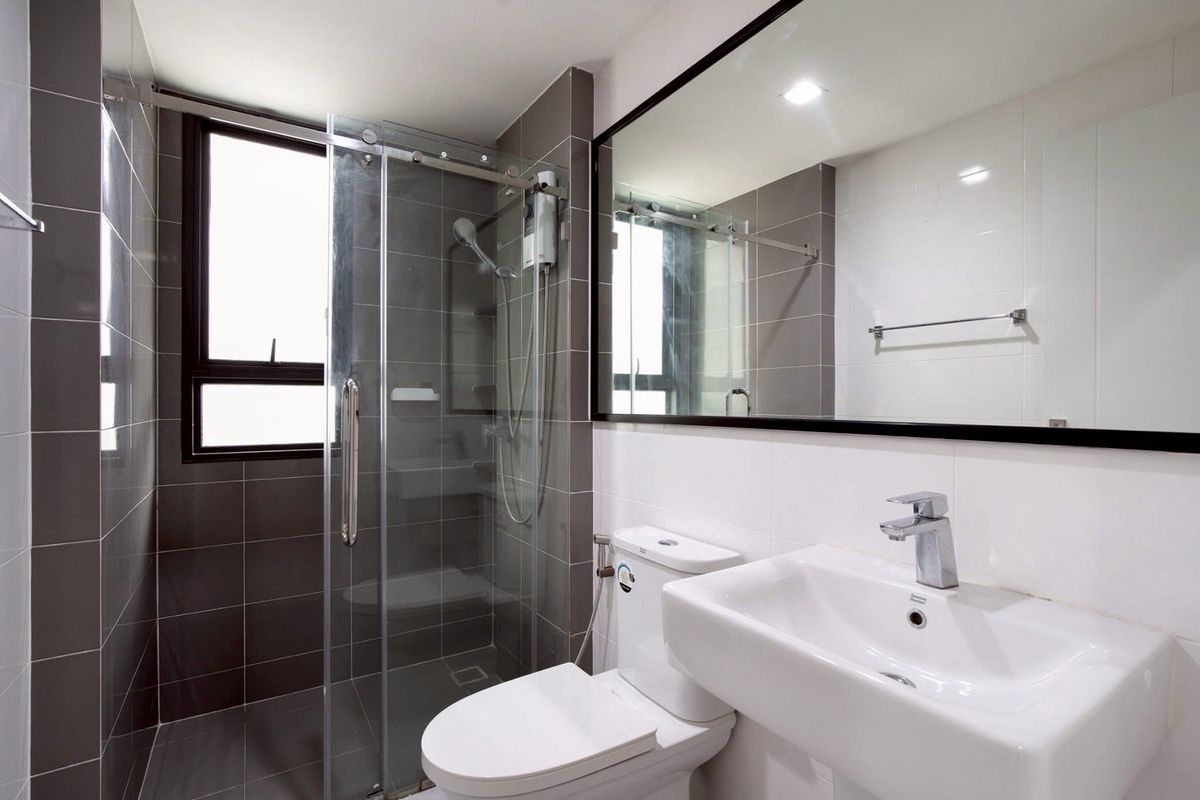 For RentHouseMin Buri, Romklao : The most worthwhile rental house of the Venue Rama 9 project after the special corner is like at home every day. The area is 50.5 sq.w. | Using 213 sq.m. Rowen house style | 4 bedrooms | 3 bathrooms | Parking 2 cars