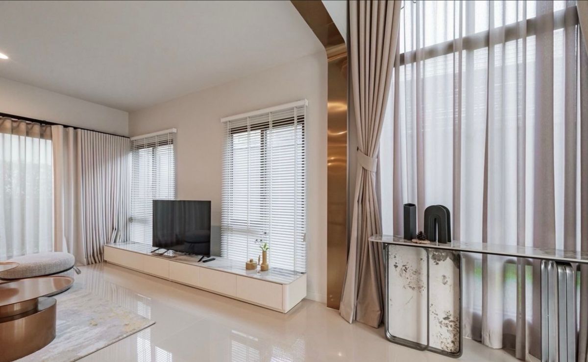 HousePattanakan, Srinakarin : Rent a detached house, Brasiri University, Krungthep Kreetha, beautiful back, ready to be near The Mall Bangkapi. Interested in Atline.@841QLNR