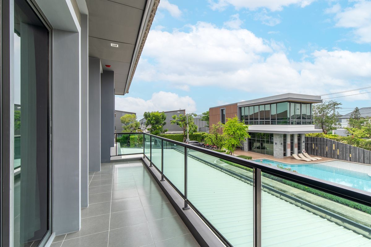 For RentHouseMin Buri, Romklao : For Rent Single House at Venue Rama 9 Corner unit, pool view with fully furnished and ready to move in.