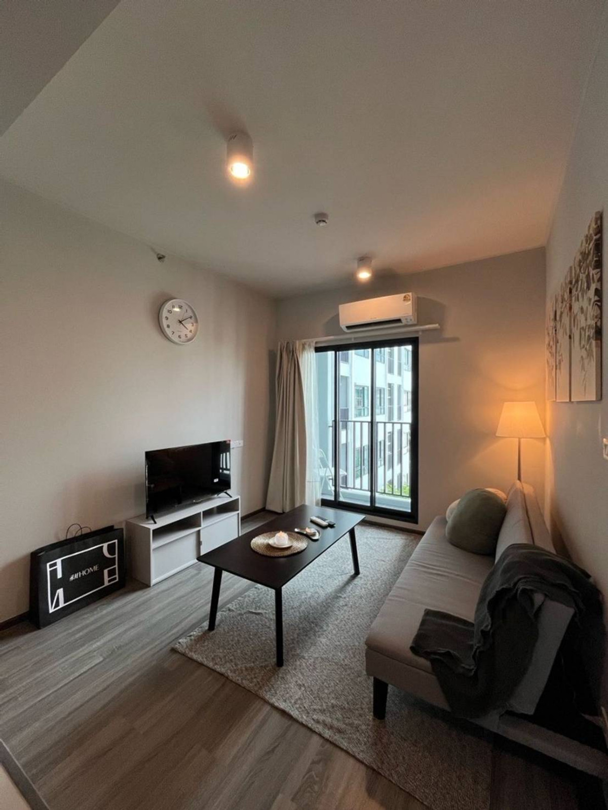 ให้เช่าคอนโดเสรีไทย-นิด้า : ใกล้ MRT แยกลำสาลี 50 ม.* และ The Mall บางกะปิ 550 ม.