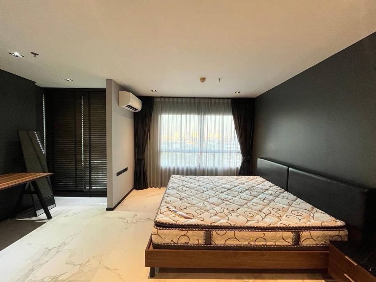 For RentCondoRattanathibet, Sanambinna : Condo for rent Lumpini Park Rattanathibet, a new Combine room 60 sq.m., 2 parking spaces, 12 buildings, near MRT, Bang Kraso