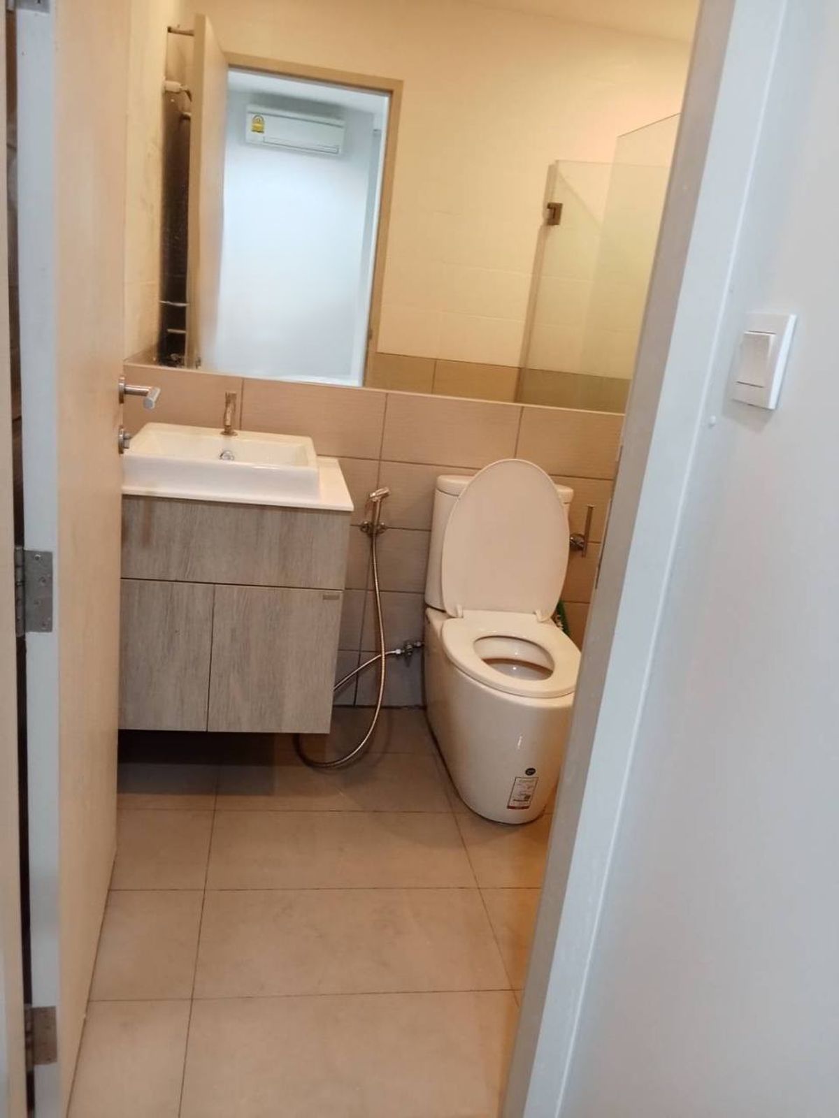 CondoRatchathewi,Phayathai : Ideo Q Ratchathewi【𝐒𝐄𝐋𝐋 & 𝐑𝐄𝐍𝐓】🔥Spacious, airy room with a clean white tone, modern decor, and fully furnished.🔥  Contact Line ID: @hacondo