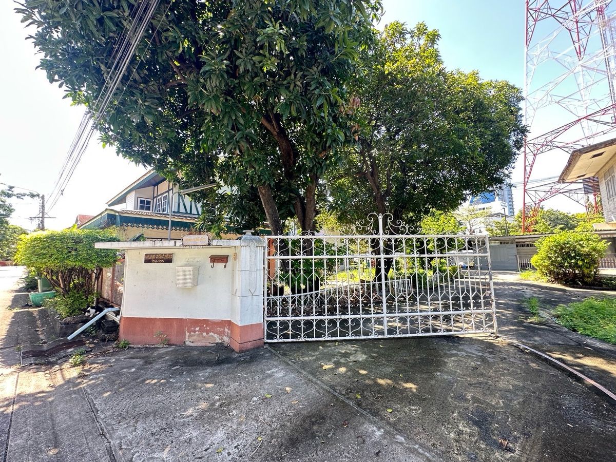 ขายที่ดินรัชดา ห้วยขวาง : ขายที่ดิน ทำเลใจกลางเมือง  ดินแดง ห้วยขวาง สุทธิสาร  ใกล้ ม. หอการค้า และสถานีวิทยุโทรทัศน์ช่อง 11 กรมประชาสัมพันธ์ ทำเลดี เข้าออกได้หลายทาง