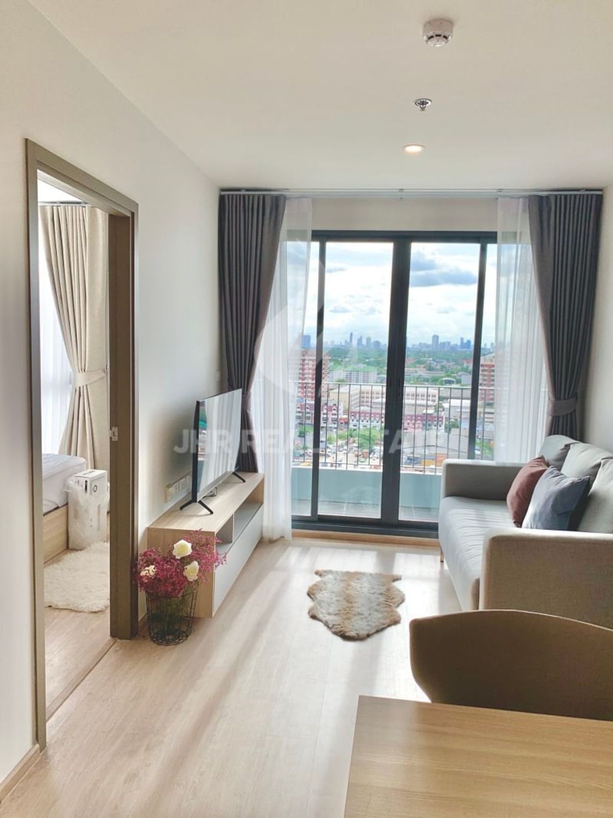 ให้เช่าคอนโดบางนา แบริ่ง ลาซาล : ด่วน❗️ Ideo O2  , 2 bed 1 bath ว่างให้เช่า Line id : @jhrrealestate