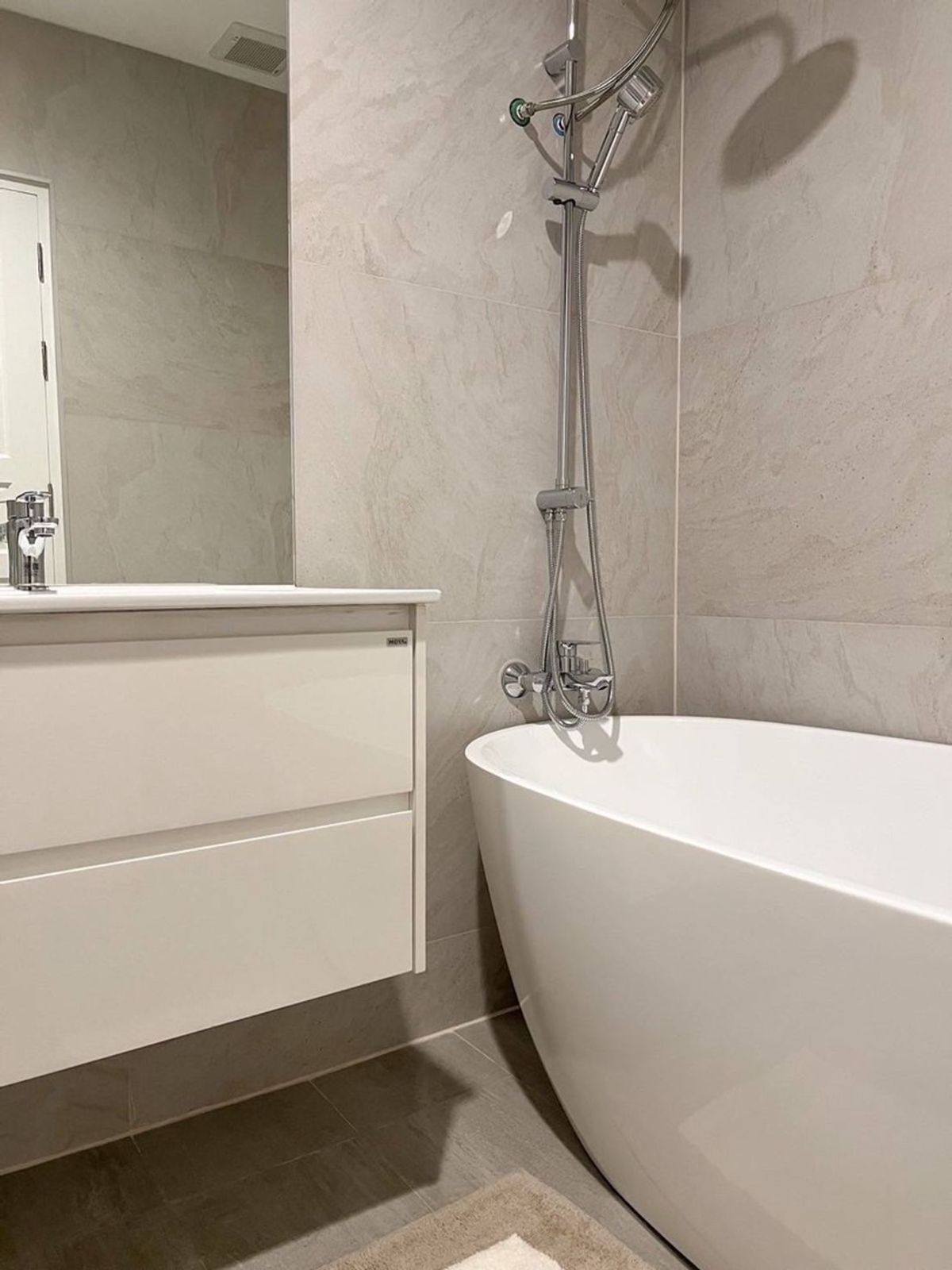 ให้เช่าบ้านสมุทรปราการ สำโรง : บ้านเดี่ยวให้เช่า 🔥 Ladawan Srinakarin 🔥 เดินทางสะดวกใกล้ Mega บางนา 4 ห้องนอน 4 ห้องน้ำ เฟอร์นิเจอร์ และ เครื่องใช้ไฟฟ้าครบ 