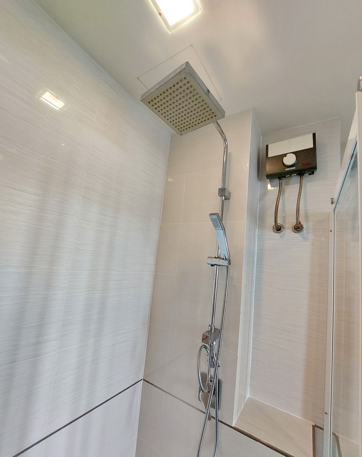 For RentCondoSamut Prakan,Samrong : For rent 📍 The Metropolis Samrong Interchange 📍Convenient transportation, near BTS Samrong, fully furnished and equipped with appliances.