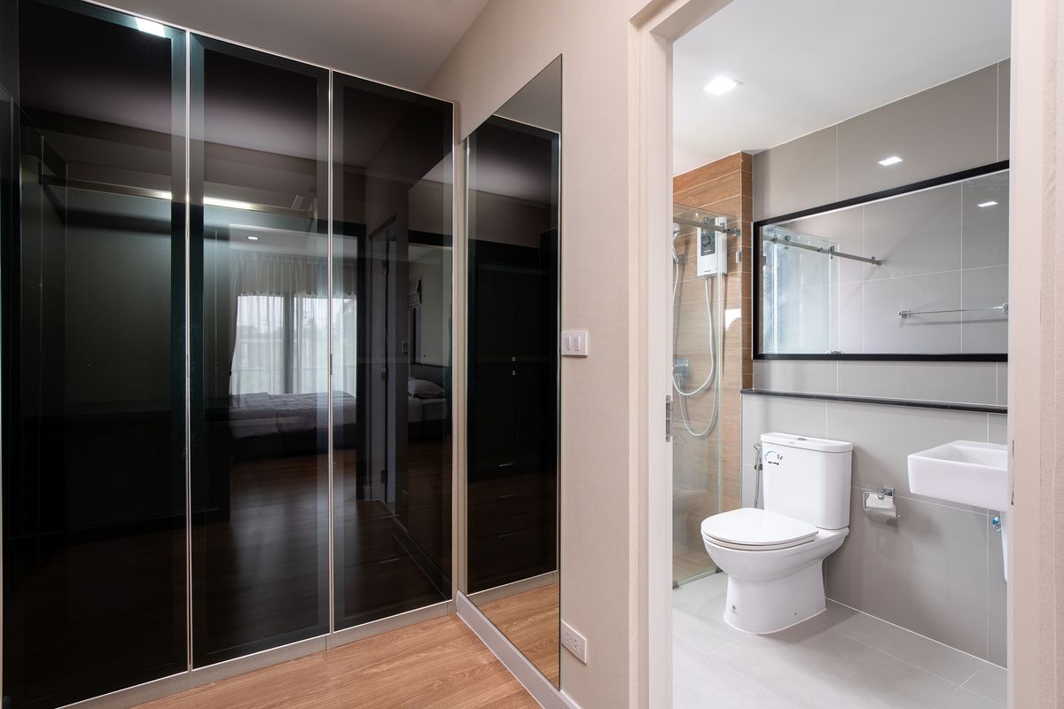 For RentHouseMin Buri, Romklao : For Rent Single House at Venue Rama 9 Corner unit, pool view with fully furnished and ready to move in.