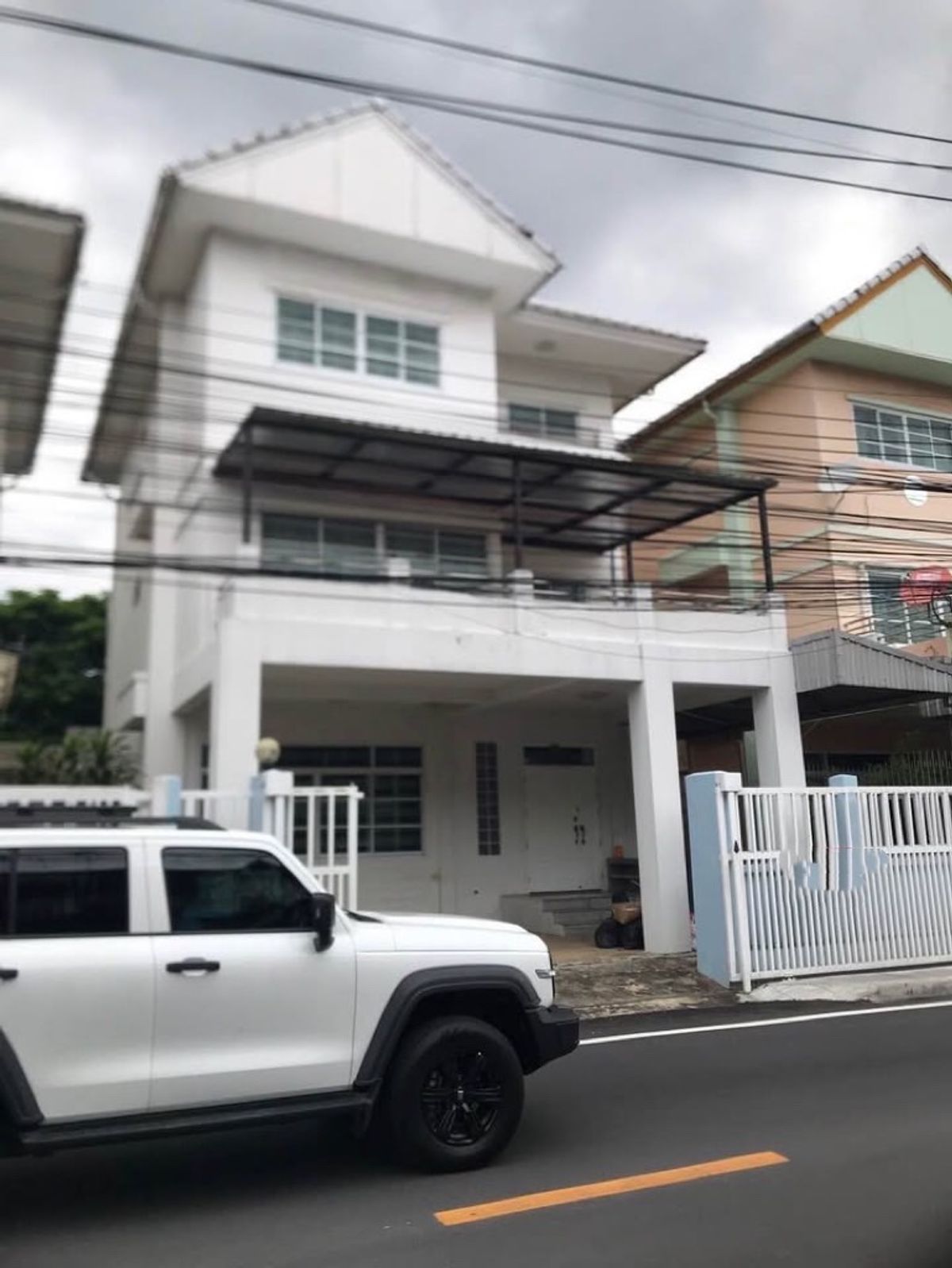 ให้เช่าบ้านรัชดา ห้วยขวาง : ให้เช่าบ้านเดี่ยว 3 ชั้น ถนนประชาราษบำเพ็ญ ใกล้MRTห้วยขวาง มี6ห้องนอน5ห้องน้ำ แอร์7เครื่องเฟอร์นิเจอร์ครบ ราคาเช่า65,000บาท