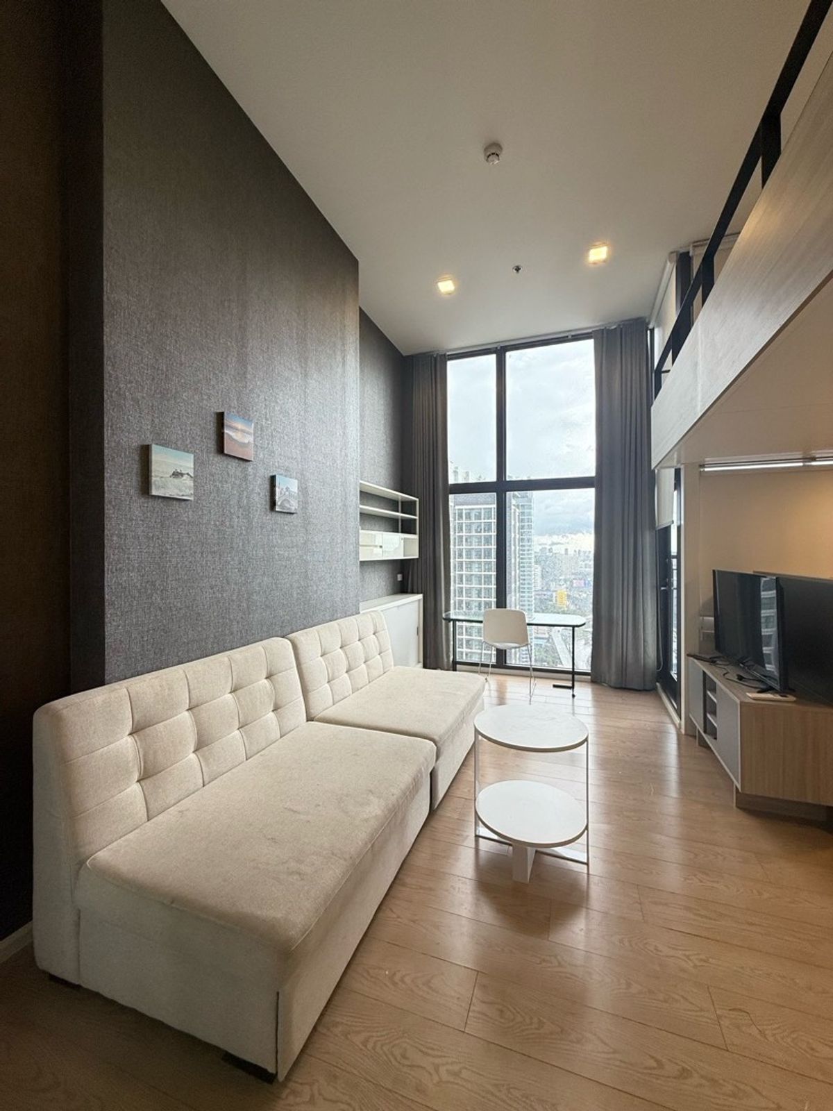 ให้เช่าคอนโดพระราม 9 เพชรบุรีตัดใหม่ RCA : Chewathai Residence Asoke วิวไม่บล็อค เฟอร์ฯ เครื่องใช้ไฟฟ้าครบ ห้องสวย ตรงปก นัดชมด่วนโทร 