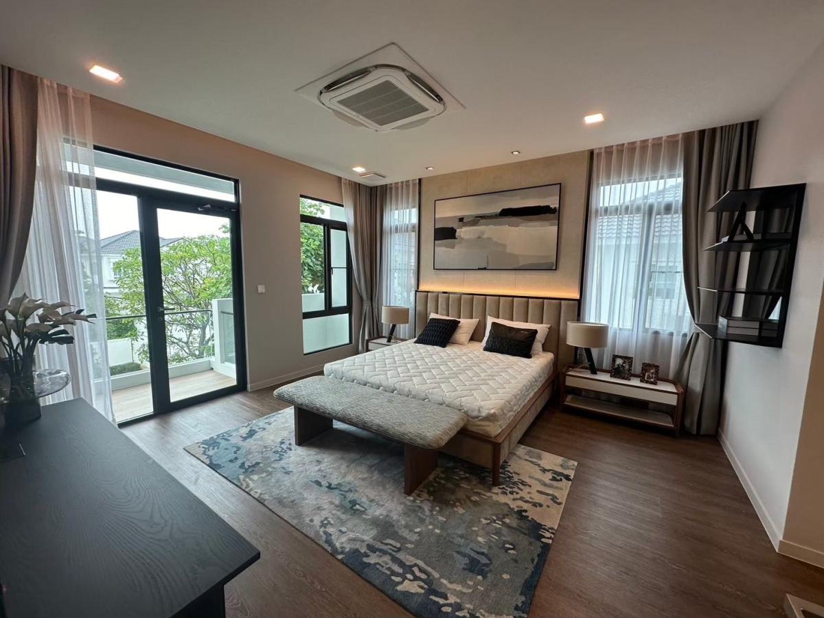 ขายบ้านสมุทรปราการ สำโรง : 28/01/2026, หมู่บ้านมัณฑนา กม.15 แบบบ้าน Premier บ้านหัวมุมทิศเหนือ ที่ดิน 86 ตร.ว พื้นที่ใช้สอย 240 ตร.ม ติดสโมสร