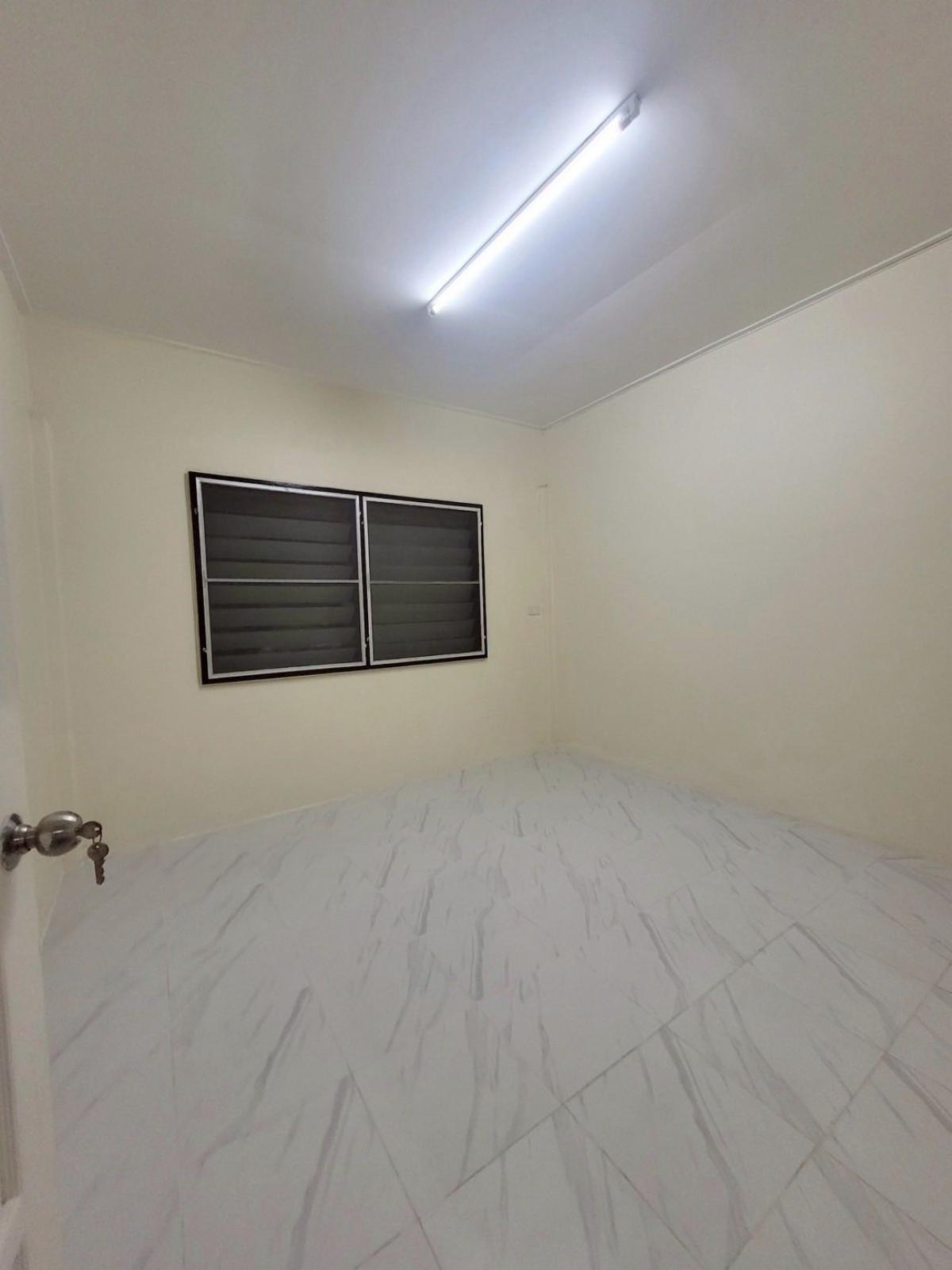 ให้เช่าบ้านพระราม 9 เพชรบุรีตัดใหม่ RCA : 28/02/2026, บ้านทาวน์โฮม 4 ห้องนอน พระราม 9 ทำเลใจกลางเมือง เช่า 65,500 บาท/เดือน พร้อมแอร์ใหม่และที่จอดรถกว้างขวาง