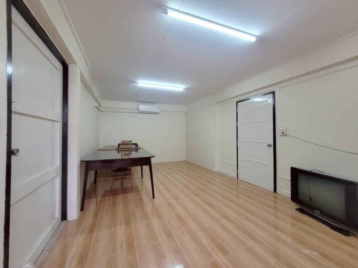 ให้เช่าบ้านพระราม 9 เพชรบุรีตัดใหม่ RCA : 28/02/2026, บ้านทาวน์โฮม 4 ห้องนอน พระราม 9 ทำเลใจกลางเมือง เช่า 65,500 บาท/เดือน พร้อมแอร์ใหม่และที่จอดรถกว้างขวาง