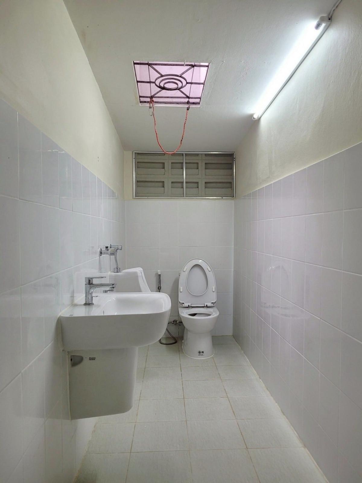 ให้เช่าบ้านพระราม 9 เพชรบุรีตัดใหม่ RCA : 28/02/2026, บ้านทาวน์โฮม 4 ห้องนอน พระราม 9 ทำเลใจกลางเมือง เช่า 65,500 บาท/เดือน พร้อมแอร์ใหม่และที่จอดรถกว้างขวาง