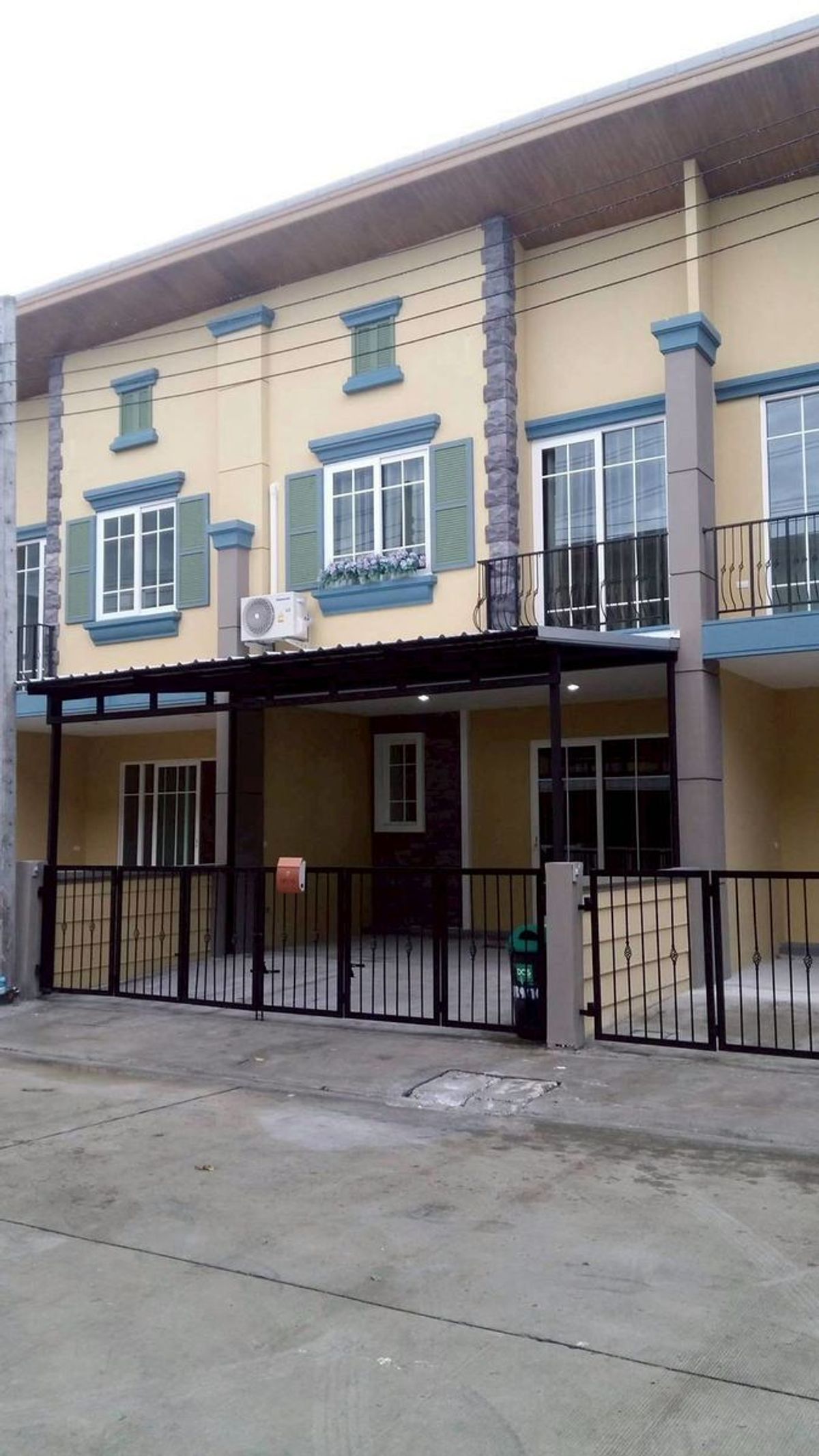 For RentTownhomePattanakan, Srinakarin : P-2784 Urgent rent! Golden Town 2 Onnut-Development is ready.