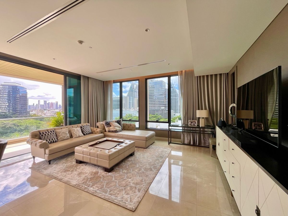 For RentCondoWitthayu, Chidlom, Langsuan, Ploenchit : 💎 Sindhorn Residence – Luxury Condo in the Heart of the City, 250 sq.m., 3 Bedrooms, 3 Bathrooms, Fully Furnished with Complete Facilities, Garden View, Conveniently Located Near BTS Chidlom