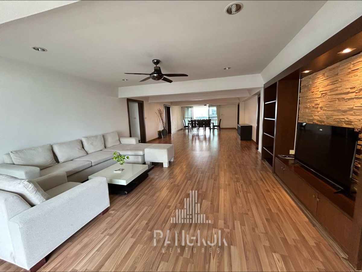 ให้เช่าสุขุมวิท อโศก ทองหล่อ : Benjakitti Park View 3BR Apartment 300 ตารางเมตรใน Asoke - Pet Friendly